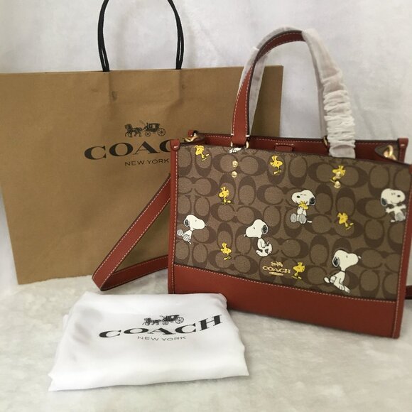 NWT COACH Peanuts Snoopy Tote bag! - Picture 1 of 15
